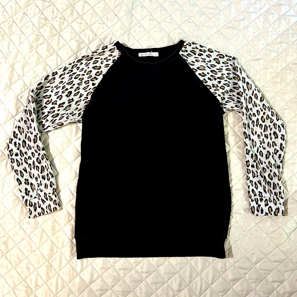 Michelle Mae pullover black with leopard size large